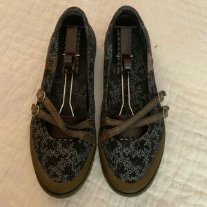 Merrell Zodiac Sport Casual Mary Jane Navy Blue Floral Canvas Flats Size 9.5